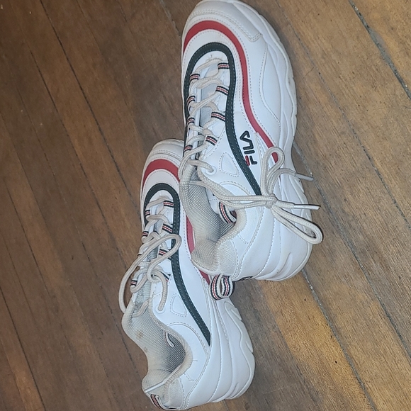 Fila shoes - Picture 3 of 5